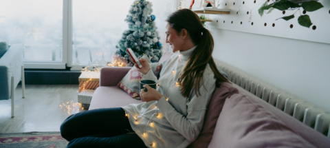 How can retailers and e-tailers step up their customer communications game this holiday season?